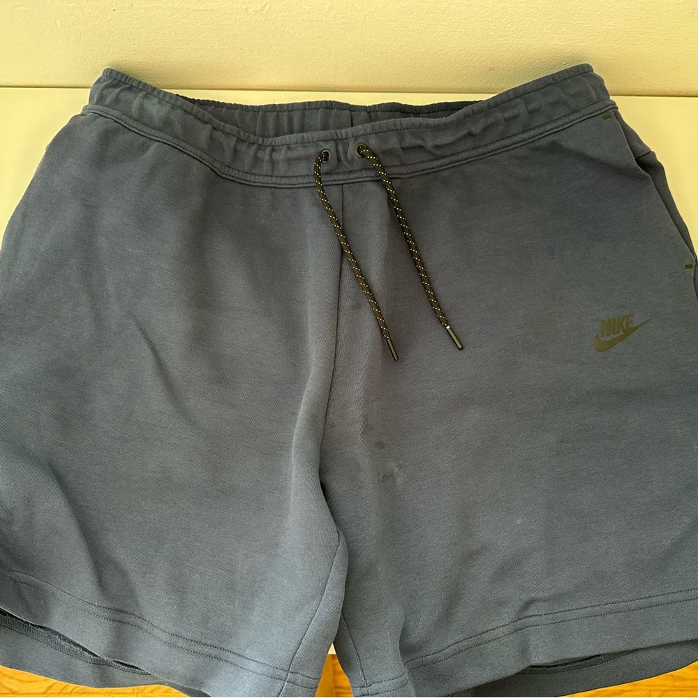 LIKE NEW! Men’s Nike Tech Above The Knee Shorts!